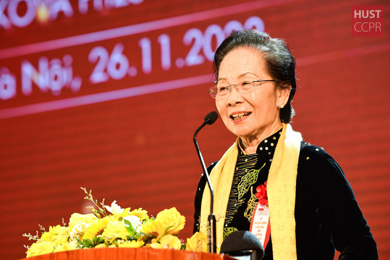 GS. TS Nguyễn Thị Doan, Chủ tịch Trung ương Hội Khuyến học Việt Nam, Chủ tịch Ủy ban giải thưởng KOVA phát biểu.