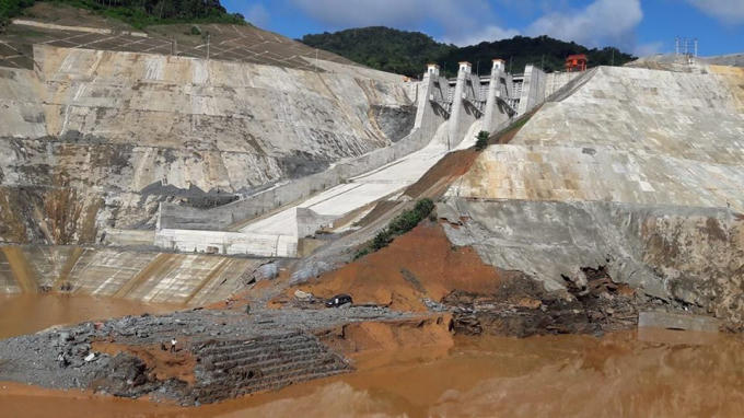 Dự án xây dựng nhà máy nhiệt điện, thủy điện nằm trong nhóm dự án, lĩnh vực có nguy cơ, tiềm ẩn cao tác động lớn về môi trường. Hình ảnh trên là sau vụ vỡ van thủy điện Sông Bung 2 vào giữa tháng 9/2016.