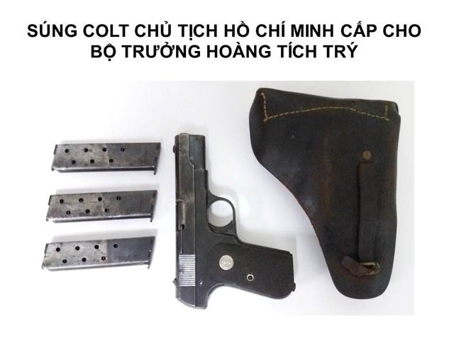 Súng Colt Chủ tịch Hồ Chí Minh cấp cho Bộ trưởng Bộ Y tế Hoàng Tích Trý sử dụng trong khoảng thời gian 1950 - 1958...