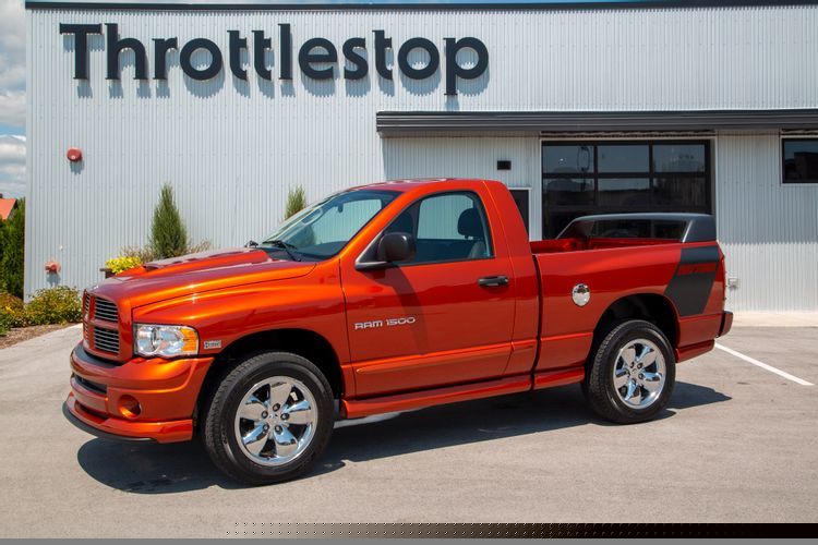 Phiên bản xe 2005 Dodge Ram Daytona với cánh gió “vô duyên” (Ảnh: Hot cars)