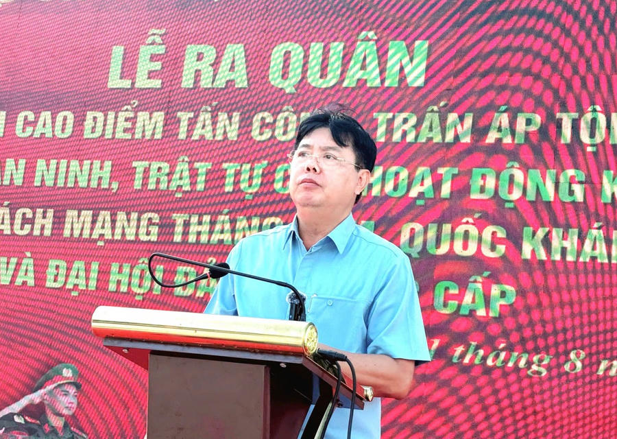Bí thư Tỉnh ủy An Giang Nguyễn Tiến Hải phát biểu tại lễ ra quân