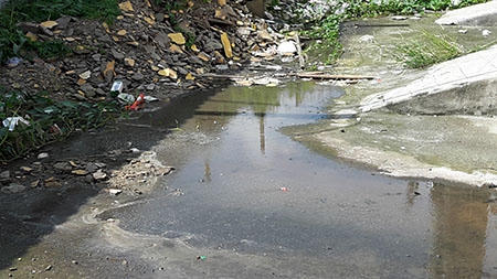 Nước thải y tế từ Bệnh viện Đa khoa Hải Dương chảy tràn ra môi trường