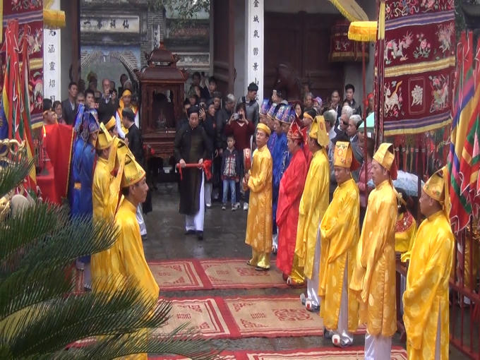 S&aacute;ng nay (21/2, tức m&ugrave;ng 6 th&aacute;ng gi&ecirc;ng &Acirc;m lịch), UBND huyện Đ&ocirc;ng Anh đ&atilde; tổ chức Lễ khai hội Cổ Loa xu&acirc;n Mậu Tuất 2018.