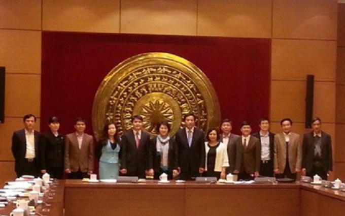 Các thành viên Ban Thư ký Quốc hội chụp ảnh cùng Phó Chủ tịch Quốc hội Nguyễn Thị Kim Ngân. (Ảnh: VOV)