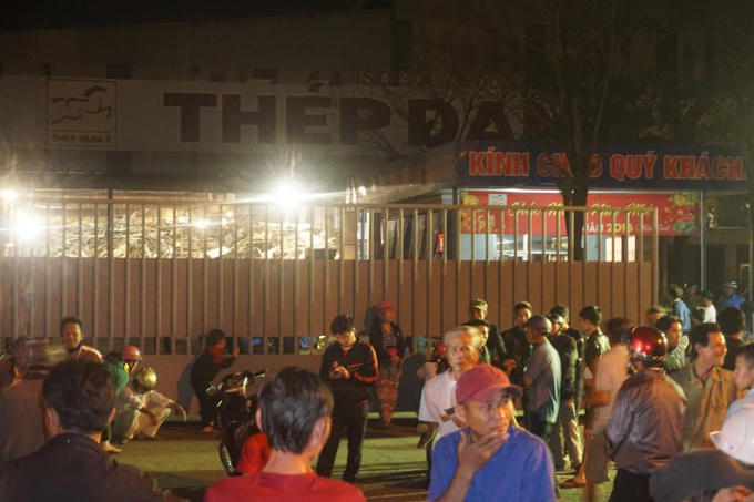 Người dân bức xúc việc nhà máy thép chưa được thành phố di dời.