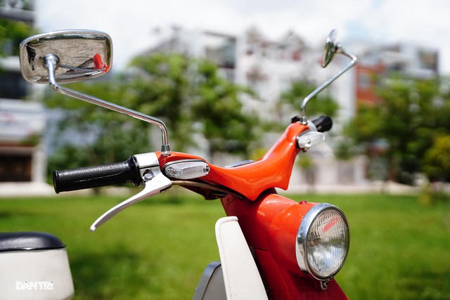 Tay lái gần như nguyên vẹn