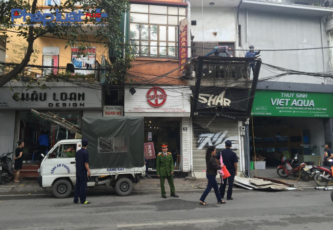 Sáng 14/3, Công an phường Kim mã đã xử lý 25 trường hợp biện hiệu, biển quảng cáo, mái che, mái vẩy sai quy định.