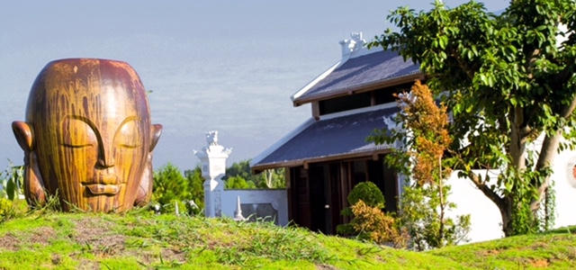 Không gian mang màu sắc tâm linh tại Công viên Thiên Đức.