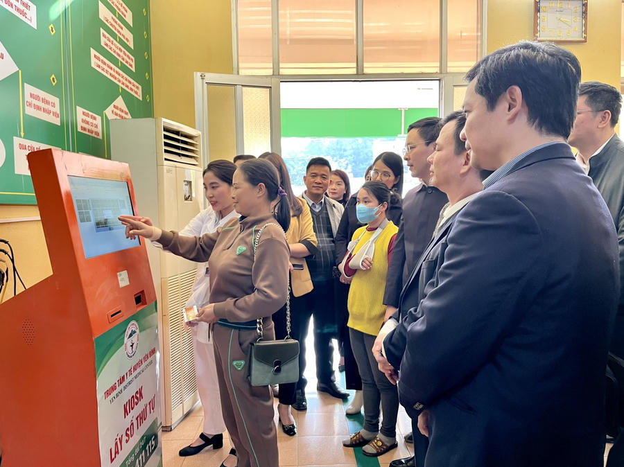Đẩy mạnh chuyển đổi số, ứng dụng công nghệ thông tin trong y tế.