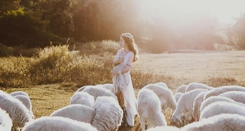 Elly Trần khoe vẻ đẹp nữ thần sau khi sinh con lần 2