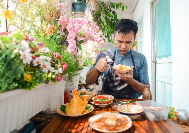 Từ đất sét, anh Đạt tạo ra hơn 20 món ăn nổi bật của 3 miền đất nước.