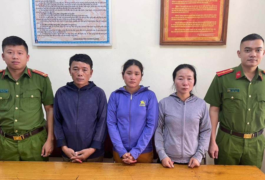 Ba đối tượng tại cơ quan Công an - Ảnh Công an Nghệ An.
