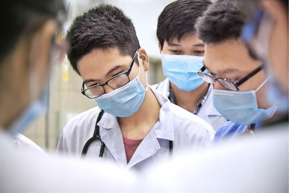 Nhắc với nhau nh&acirc;n Ng&agrave;y Thầy thuốc Việt Nam 27/2: Nghề c&oacute; tỷ lệ trầm cảm cao nhất