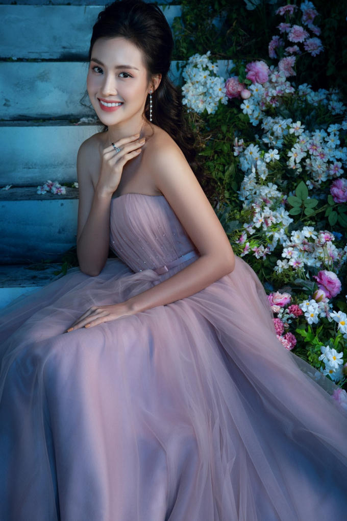 Đặng Thu Thảo c&ugrave;ng d&agrave;n người đẹp ngời ngời kh&iacute; chất với thời trang Xu&acirc;n H&egrave;