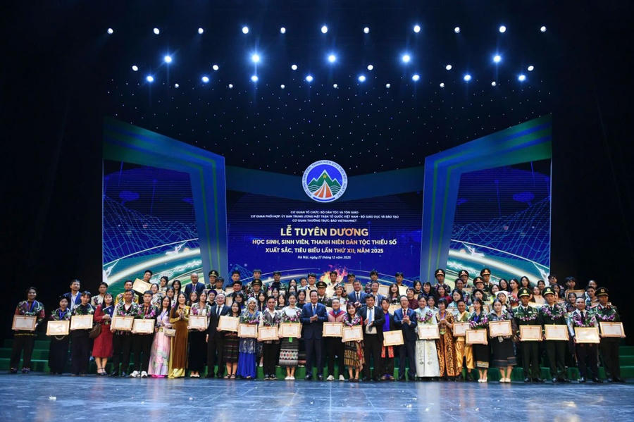 Vinh danh 150 học sinh, sinh viên và thanh niên dân tộc thiểu số xuất sắc năm 2025. (Ảnh: moet.gov.vn)