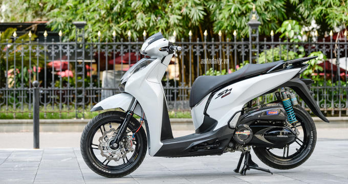 Ảnh chi tiết Honda SH300i được độ khủng tại H&agrave; Nội