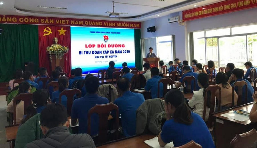 Tiền lương Bí thư Đoàn Thanh niên xã năm 2024 được thực hiện theo Nghị định số 92/2009/NĐ-CP. Theo đó, với quy định hiện tại tiền lương Bí thư Đoàn Thanh niên xã năm 2024 có 2 bậc, lần lượt là 3.150.000 đồng và 4.050.000 đồng.