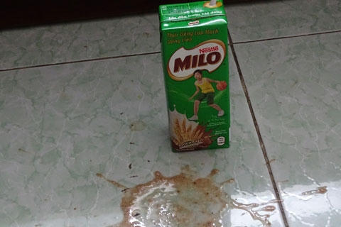 Hộp sữa Milo đặc sệt như cháo.
