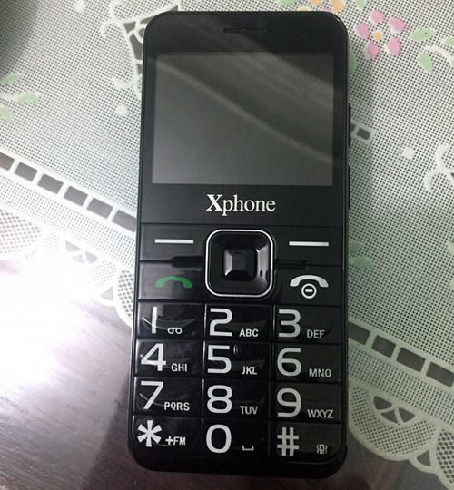 Chiếc điện thoại Viên lừa đảo cùng nhiều tài sản khác đã được cơ quan Công an thu hồi.