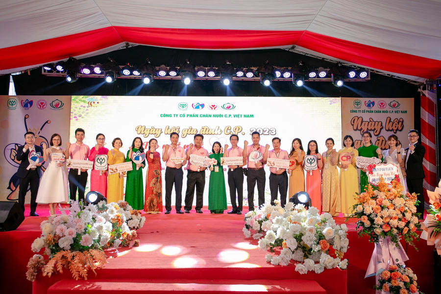 Cùng chung tay “Tạo mật ngọt, kết yêu thương”.