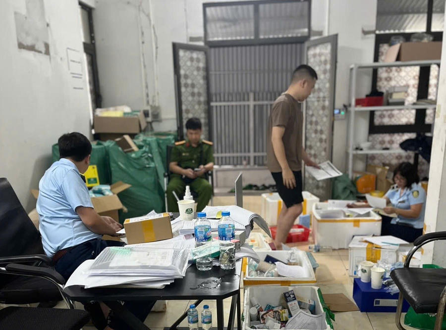 Kiểm tra, xử phạt 04 cơ sở kinh doanh mỹ phẩm nhập lậu