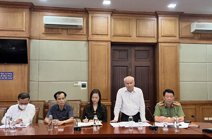 Ông Lê Văn Cường, Giám đốc Ngân hàng Nhà nước Việt Nam chi nhánh Hải Phòng phát biểu tại cuộc họp.
