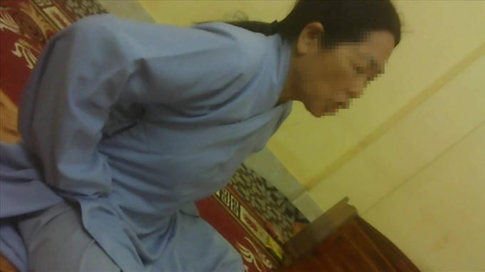 “Vong” nhập vào một nhân sự của nhà chùa rồi phán về kiếp trước rồi sau đó đòi tiền để hóa giải.