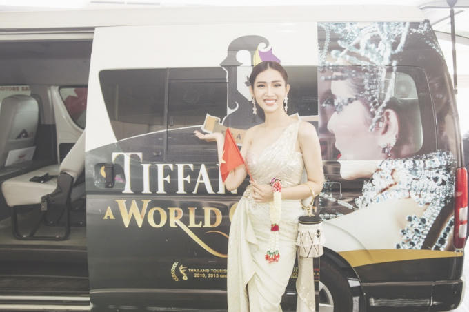 Mới bắt đầu cuộc thi Nhật Hà đã nổi bật bởi vẻ đẹp ngọt ngào và khả năng nói tiếng anh cực tốt