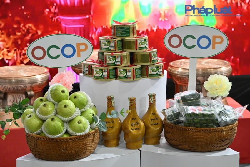 Cận cảnh các gian hàng của các địa phương trưng bày tại Hội chợ Mùa thu lần thứ I