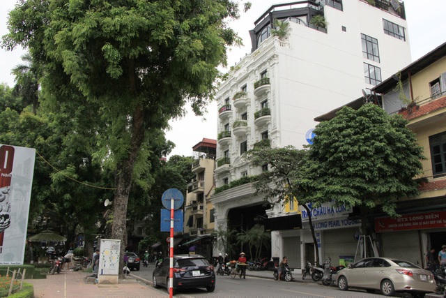 Nhiều khách sạn lớn, nằm ở vị trí đắc địa vẫn đóng cửa im lìm.