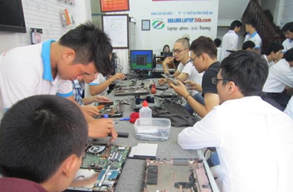Công việc bảo dưỡng Laptop khách hàng sẽ được trực tiếp quan sát kỹ thuật xử lý và lấy ngay: