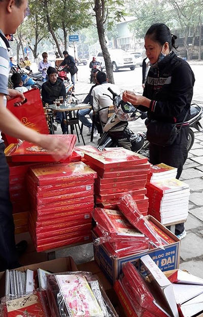 Thị trường lịch tết năm nay khá trầm lắng, sức mua kém