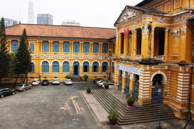 Tòa nhà trụ sở UBND TP HCM.