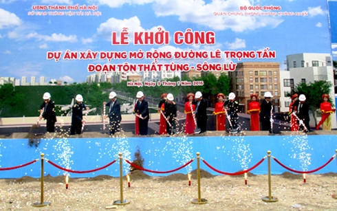 Dự án mở rộng tuyến đường Lê Trọng Tấn được khởi công xây dựng vào ngày 9/1/2016.