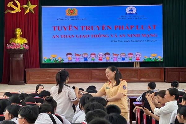 Công an tỉnh thường xuyên phối hợp tổ chức tuyên truyền pháp luật tại các trường học trên địa bàn.