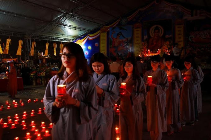 Hàng ngàn người dự Đêm hội Hoa đăng Tây Thiên