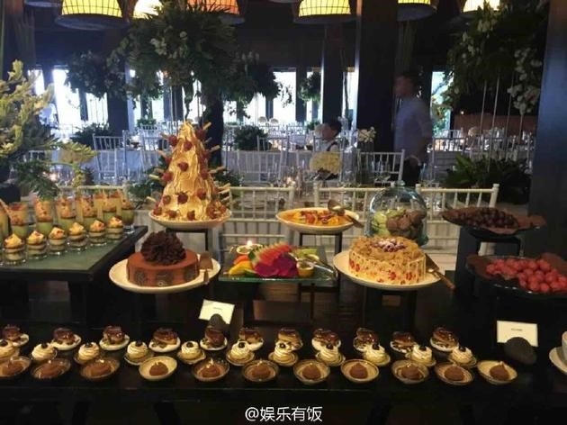 Lâm Tâm Như và Hoắc Kiến Hoa chuẩn bị tiệc buffet với hơn 40 món.