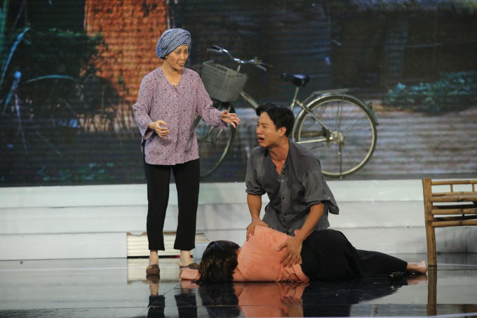 Huỳnh Tiến Khoa đ&aacute;nh Don Nguyễn bầm dập khiến Thanh Bạch cho&aacute;ng v&aacute;ng