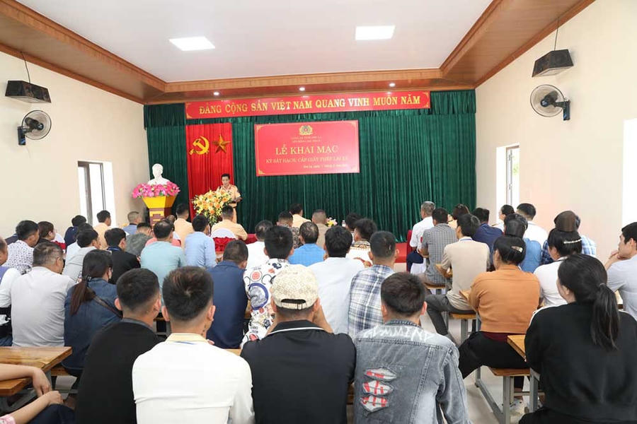 Công an tỉnh Sơn La tổ chức Khai mạc kỳ sát hạch, cấp Giấy phép lái xe lần đầu tiên kể từ khi tiếp nhận nhiệm vụ này từ Sở GTVT vào tháng 3/2025. Ảnh: Công an tỉnh Sơn La