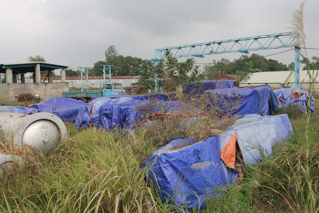 Ngổn ngang cùng nắng mưa.