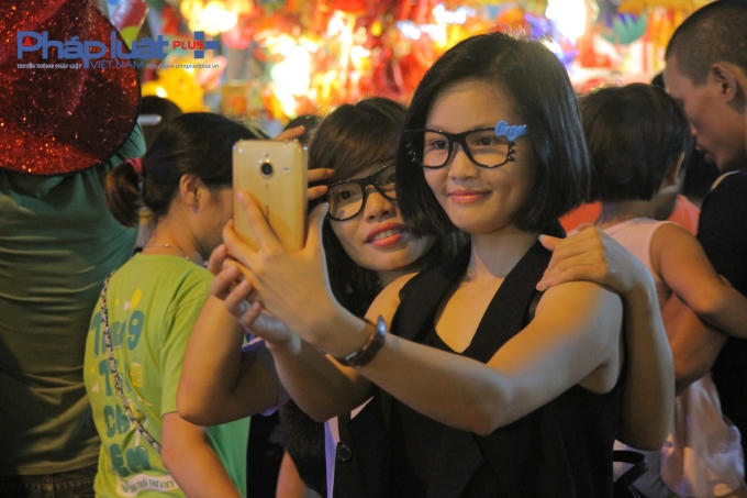 Nhiều bạn trẻ cho biết, đây là dịp rất tốt để gắn kết người thân với nhau, cùng đi chơi, cùng chụp chung kiểu ảnh.