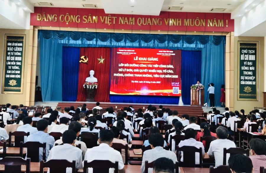Tây Ninh khai giảng lớp bồi dưỡng cán bộ tiếp công dân, đây là khóa đầu tiên trên cả nước sau khi mô hình chính quyền địa phương 2 cấp vận hành từ ngày 1/7/2025