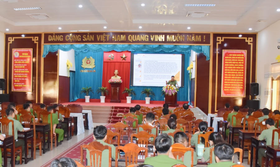 Công an Bạc Liêu cũng tăng cường bồi dưỡng, đào tạo đội ngũ cán bộ làm công tác tuyên truyền trong lực lượng Công an các cấp.