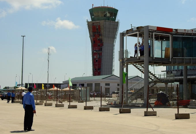 Lực lượng bảo vệ chuyên nghiệp được bố trí tại sân bay.