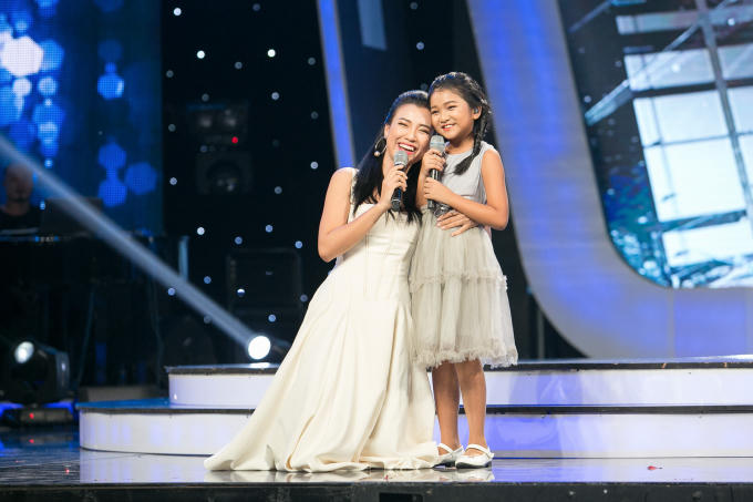 Hoàng Oanh “gục ngã” trên sân khấu sau màn trình diễn xuất sắc