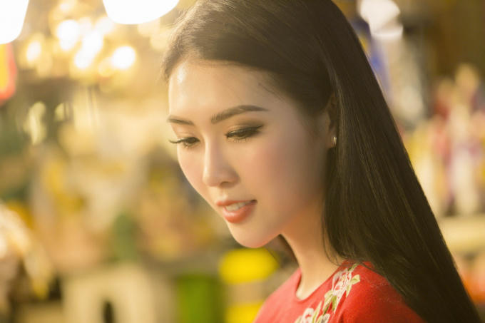 Tường Linh giới thiệu văn h&oacute;a, ẩm thực TP HCM đến bạn b&egrave; quốc tế