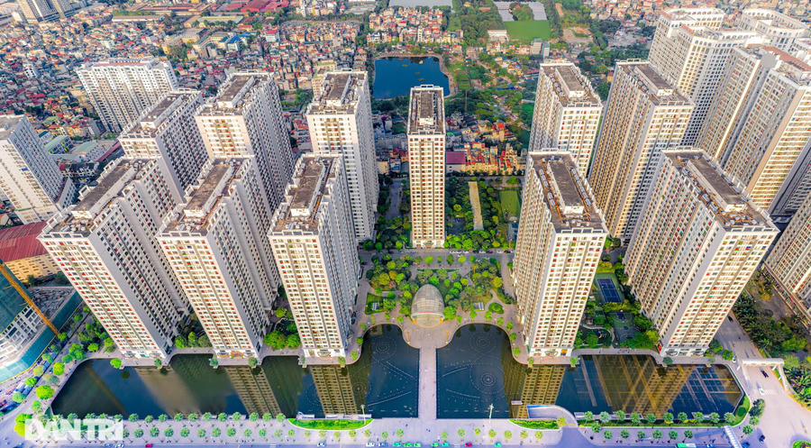 Khu đô thị phức hợp Time City với những khối nhà xếp lớp như những tấm domino khổng lồ là nơi cư ngụ của hàng chục ngàn hộ dân Hà Nội.