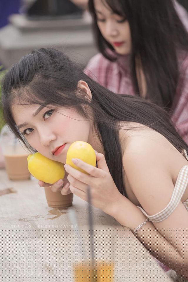 Cô gái sinh năm 1999 này hiện là thành viên ban chuyên môn múa của câu lạc bộ Bạn yêu nhạc. Lan cũng tham gia câu lạc bộ Thời trang và Nghệ thuật Học viện Tài chính.