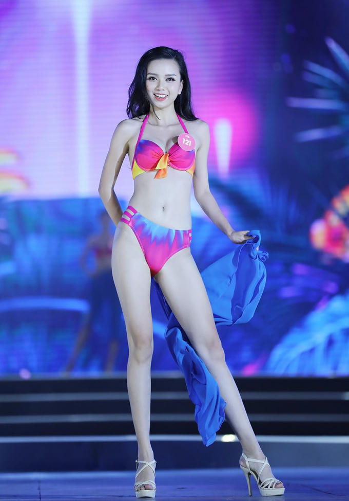 Vũ Hoàng Thảo Vy, sinh năm 1996, cao 1m70, số đo ba vòng: 80 – 60 – 85