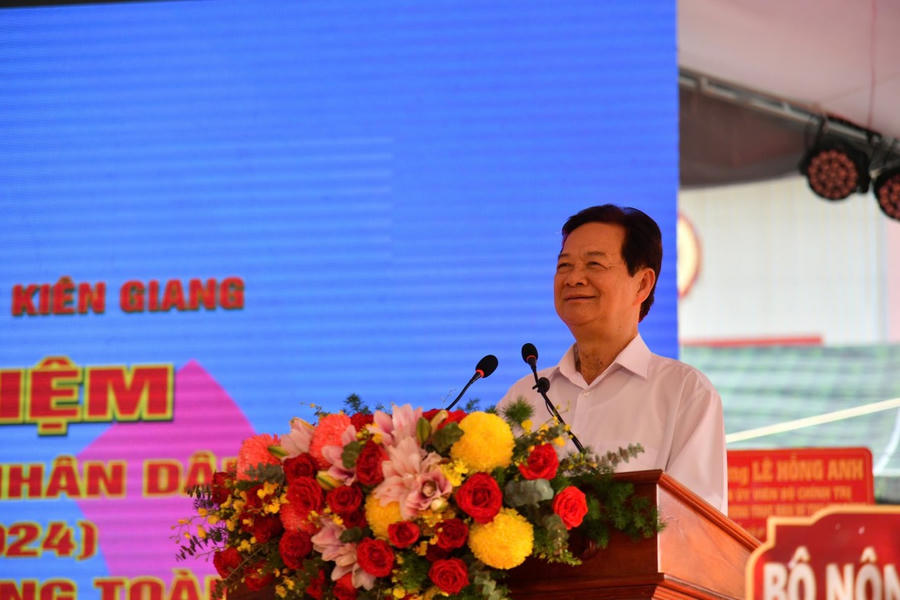 Nguyên Thủ tướng Nguyễn Tấn Dũng phát biểu tại buổi họp mặt.